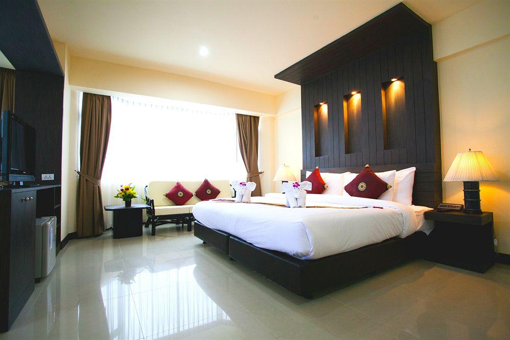 Sun City Pattaya Hotel Extérieur photo