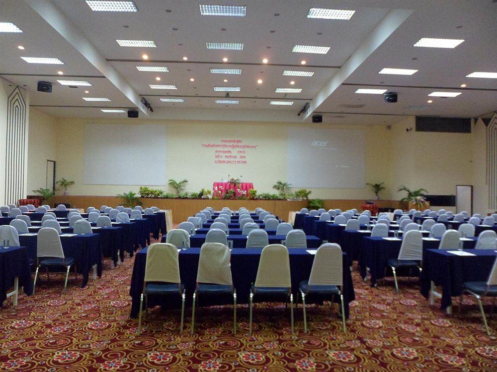 Sun City Pattaya Hotel Extérieur photo