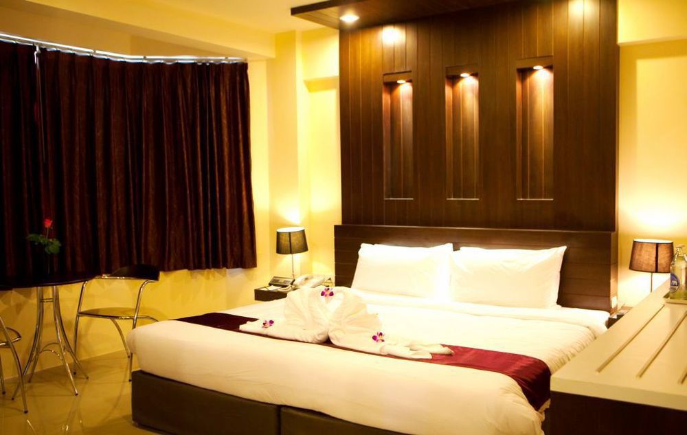 Sun City Pattaya Hotel Extérieur photo