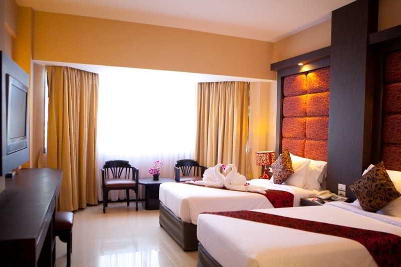 Sun City Pattaya Hotel Extérieur photo