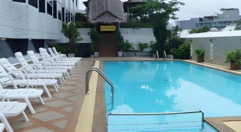 Sun City Pattaya Hotel Extérieur photo