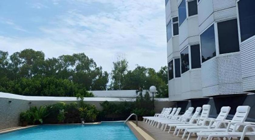 Sun City Pattaya Hotel Extérieur photo