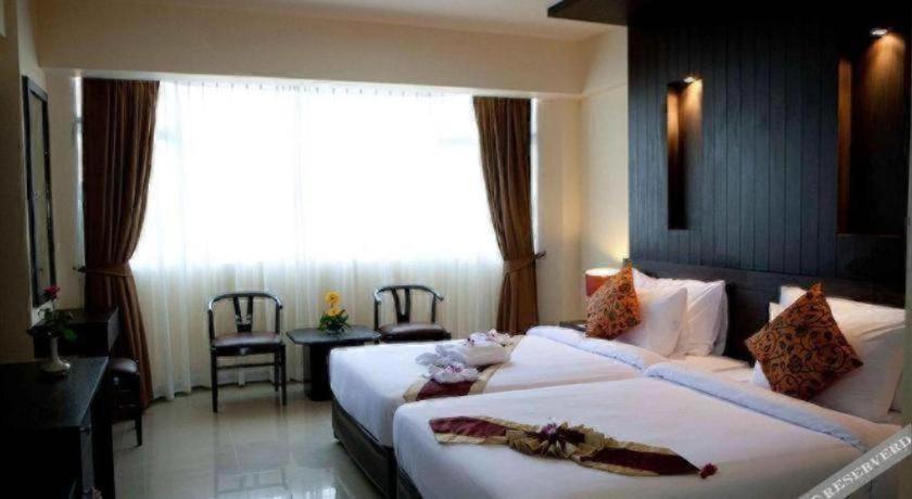 Sun City Pattaya Hotel Extérieur photo