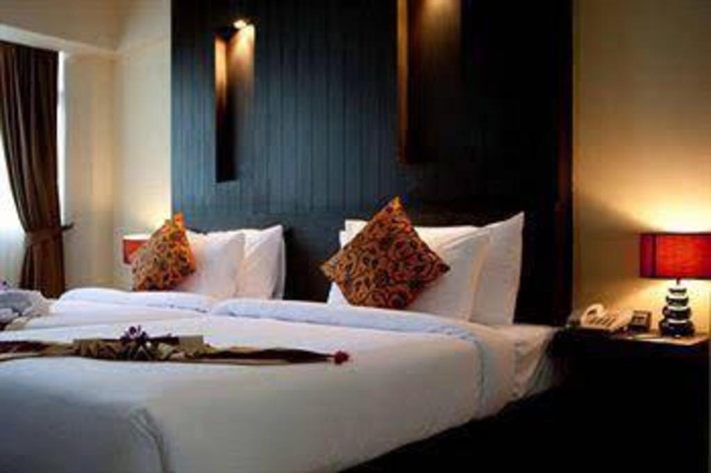 Sun City Pattaya Hotel Extérieur photo
