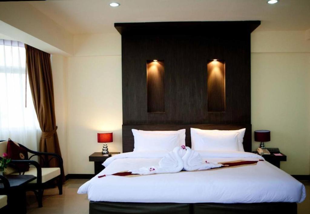 Sun City Pattaya Hotel Extérieur photo