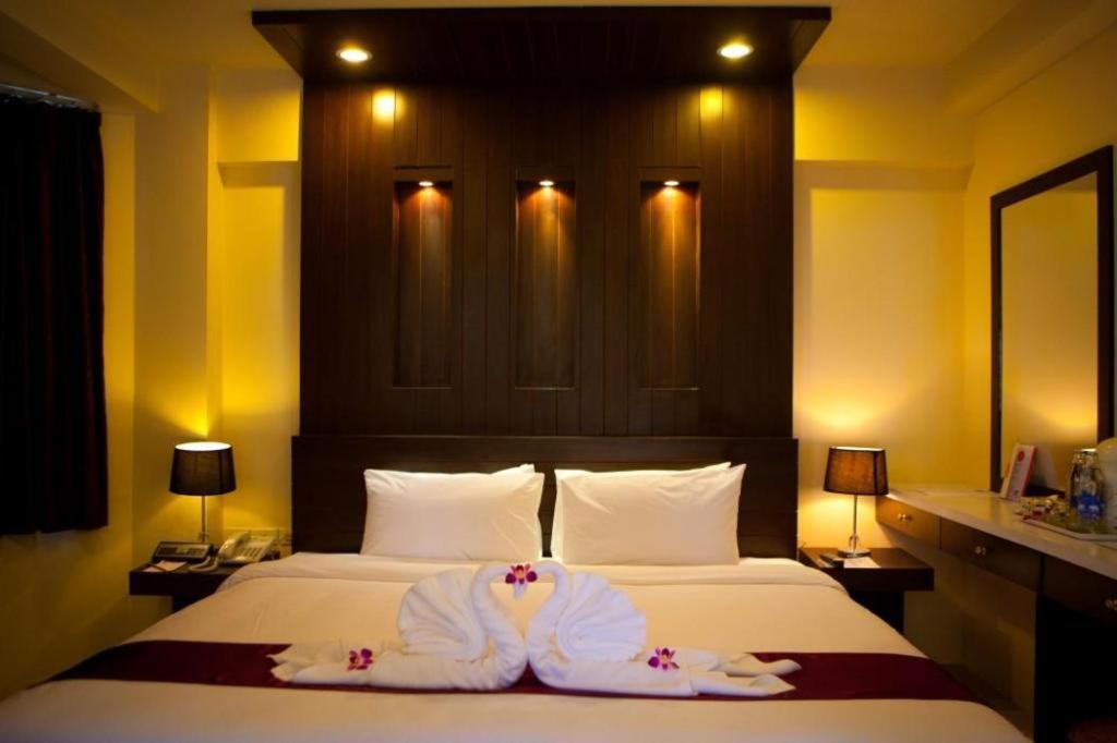 Sun City Pattaya Hotel Extérieur photo