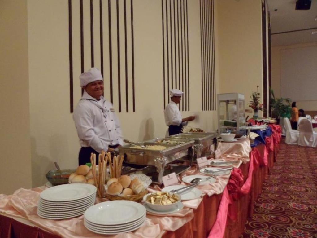 Sun City Pattaya Hotel Extérieur photo