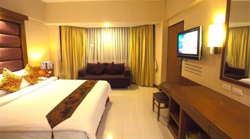 Sun City Pattaya Hotel Extérieur photo