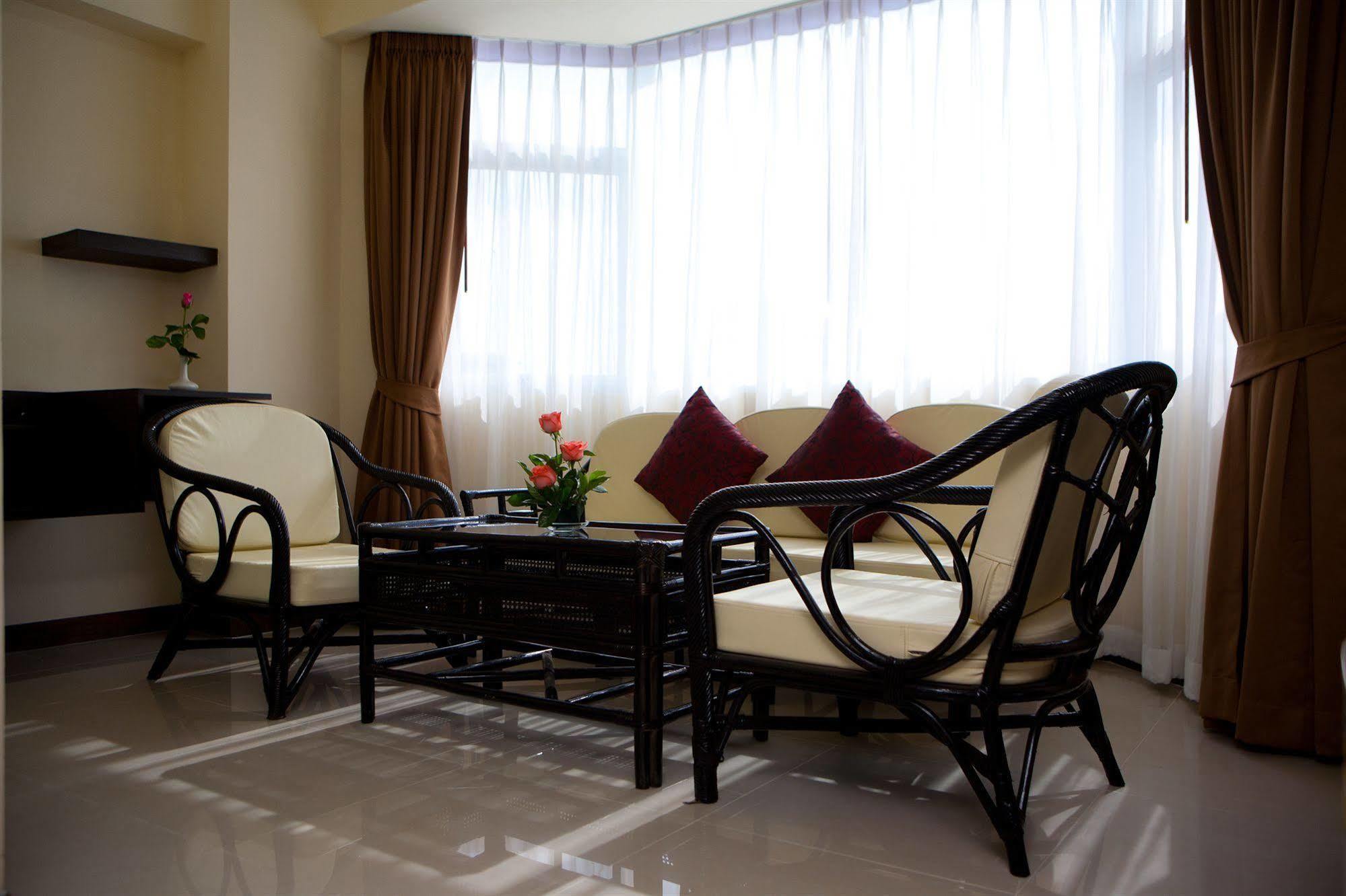Sun City Pattaya Hotel Extérieur photo